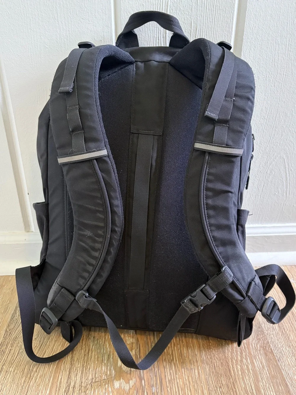 Lululemon LiftOS Commuter Backpack Black 20L | Travel Work Gym Bag